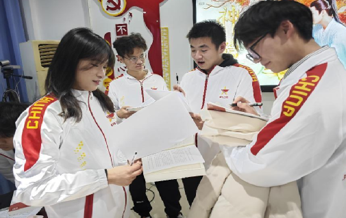 电信学院“青马工程”培训班举办红色经典读书会